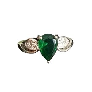 Green Pear Shaped Ring NWOT Size 8